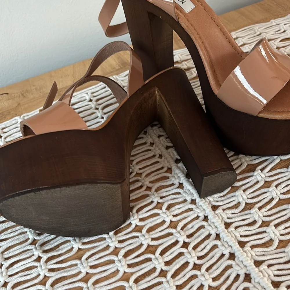 STEVEN MADDEN wooden Platform chunky heels, patent leather camel color 10